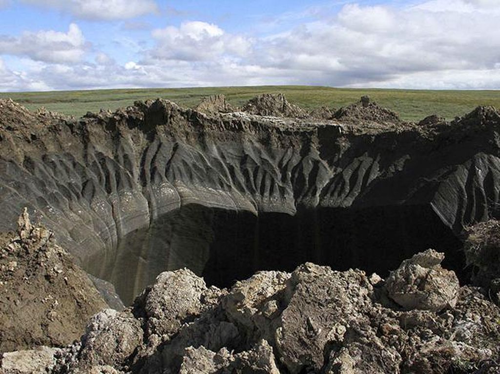 Misteri Lubang-lubang Raksasa di Siberia yang Bermunculan Misteri Lubang-lubang Raksasa di Siberia yang Bermunculan