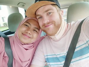 Kisah Bule Amerika Menikahi Wanita Cilacap, Jadi Mualaf karena Baca Al Quran Kisah Bule Amerika Menikahi Wanita Cilacap, Jadi Mualaf karena Baca Al Quran