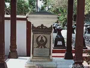 Misteri Makam Belanda di Kompleks Makam Pujangga Ronggowarsito