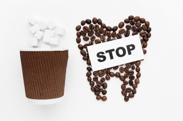 Mengurangi Keringat Berlebih Pada Ketiak/ Foto: Freepik.com mengurangi kafein, coklat, dan alkohol dapat turut mengurangi keringat berlebih pada ketiak