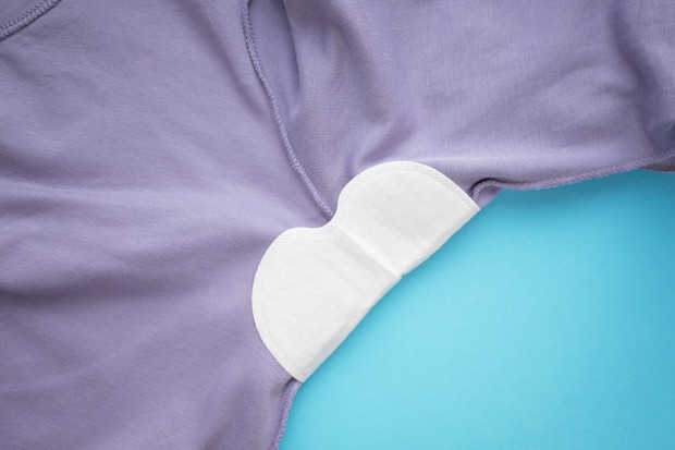 Mengurangi Keringat Berlebih Pada Ketiak/ Foto: Freepik.com menggunakan underarm pad dapat mengurangi keringat berlebih pada ketiak
