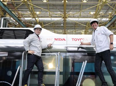 Saat Toyota-Honda Akur Bikin Bus Layaknya Power Bank Raksasa