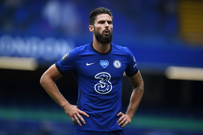 LONDON, ENGLAND - JULY 26: Olivier Giroud of Chelsea looks on during the Premier League match between Chelsea FC and Wolverhampton Wanderers at Stamford Bridge on July 26, 2020 in London, England. Football Stadiums around Europe remain empty due to the Coronavirus Pandemic as Government social distancing laws prohibit fans inside venues resulting in all fixtures being played behind closed doors. (Photo by Daniel Leal-Olivas/Pool via Getty Images)