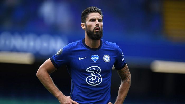 Olivier Giroud LONDON, ENGLAND - JULY 26: Olivier Giroud of Chelsea looks on during the Premier League match between Chelsea FC and Wolverhampton Wanderers at Stamford Bridge on July 26, 2020 in London, England. Football Stadiums around Europe remain empty due to the Coronavirus Pandemic as Government social distancing laws prohibit fans inside venues resulting in all fixtures being played behind closed doors. (Photo by Daniel Leal-Olivas/Pool via Getty Images)