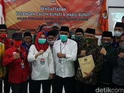 Eisti-Jos Daftar Pilkada Demak Diiringi Drumben Gedruk Jathil