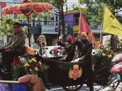 Bupati Petahana Daftar Pilkada Klaten Naik Kereta Kencana