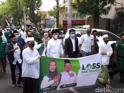 Diiringi Selawatan dan Hadrah, Ana-Anwar Daftar Pertama ke KPU Tuban