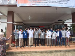 Antarkan Panji-Yos ke KPU Dharmasraya, Andre: 2020 Ganti Bupati!