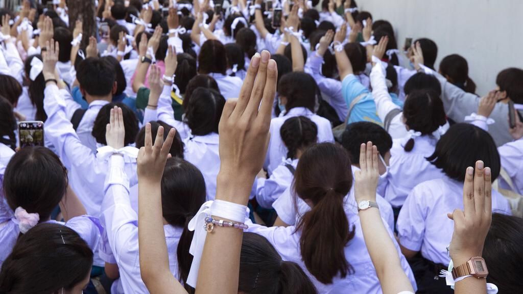 Saat Pelajar Ambil Bagian Menuntut Perubahan di Thailand Saat Pelajar Ambil Bagian Menuntut Perubahan di Thailand