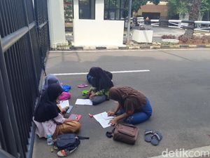 Nihil Kuota, Siswa Manfaatkan Internet di Lingkungan Pemprov Banten