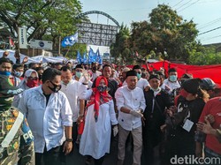 Diiringi Bentangan Merah Putih 300 Meter, Giri-Rita Daftar ke KPU Ponorogo