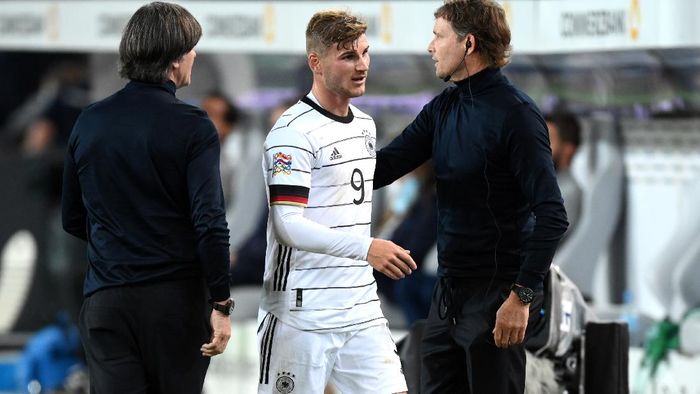 Timo Werner STUTTGART, GERMANY - SEPTEMBER 03: Timo Werner of Germany and Joachim Loew, Head Coach of Germany interact as Timo Werner is substituted off during the UEFA Nations League group stage match between Germany and Spain at Mercedes-Benz Arena on September 03, 2020 in Stuttgart, Germany. (Photo by Matthias Hangst/Getty Images)