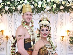 Bule Italia Menikahi Wanita Indonesia, Jadi Mualaf Setelah Ikut Puasa Ramadan