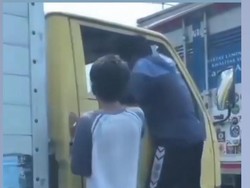 Melihat Aksi Pemalakan Sopir Mobil Boks di Pluit