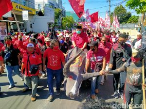 Naik Banteng, Whisnu Antar Eri-Armuji Daftar ke KPU Surabaya
