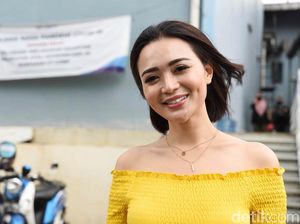 Wika Salim Nangis Baca Hujatan Netizen Disebut Cuma Jual Badan Tak Ada Karya Wika Salim Nangis Baca Hujatan Netizen Disebut Cuma Jual Badan Tak Ada Karya