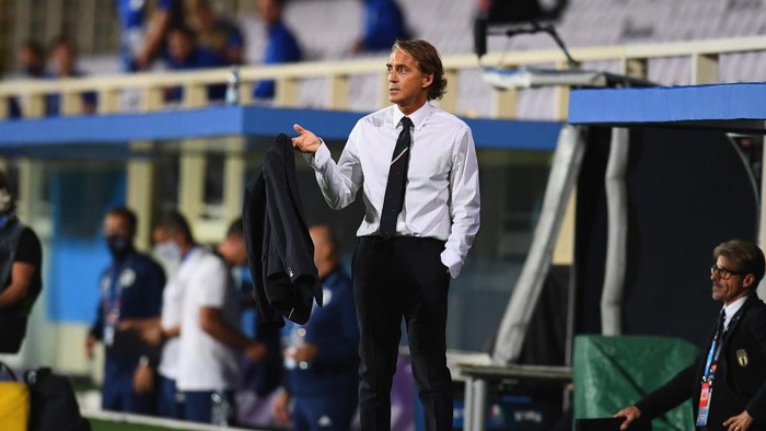 FLORENCE, ITALY - SEPTEMBER 04:  Head coach of Italy Roberto Mancini reacts during the UEFA Nations League group stage match between Italy and Bosnia and Herzegovina at Artemio Franchi on September 4, 2020 in Florence, Italy.  (Photo by Claudio Villa/Getty Images)