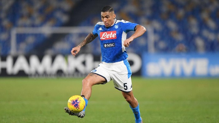 NAPLES, ITALY - JANUARY 18: Allan of SSC Napoli during the Serie A match between SSC Napoli and  ACF Fiorentina at Stadio San Paolo on January 18, 2020 in Naples, Italy. (Photo by Francesco Pecoraro/Getty Images)