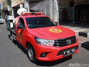 BIN Lakukan Penyemprotan Dinsifekatan di Masjid Raya dan Jalan Protokol Bandung