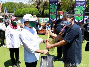 Kemenparekraf Gelar Gerakan BISA di Pantai Pulau Santen Banyuwangi