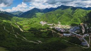 Lewati Gunung & Lembah, Jalur Kereta China-Laos 400 Km Siap Dibuka