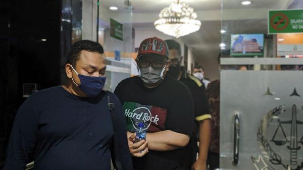 Potret Penangkapan Eks Dirut TransJ Donny Saragih
