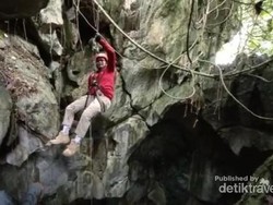Menuruni Gua Semprong Kalsel, Dalamnya 30 Meter