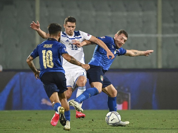 Bosnia Herzegovinas Gojko Cimirot, left, and Italys Andrea Belotti vie for the ball during the UEFA Nations League soccer match between Italy and Bosnia Herzegovina, at the Artemio Franchi Stadium in Florence, Italy, Friday, Sept. 4, 2020. (Massimo Paolone/LaPresse via AP)