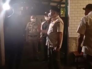 Video Kasatpol DKI Ngamuk Pergoki Kedai Kopi Kembali Beroperasi Video Kasatpol DKI Ngamuk Pergoki Kedai Kopi Kembali Beroperasi