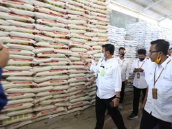 Mentan Sidak Pupuk Bersubsidi ke Gudang di Indramayu, Stok Aman?