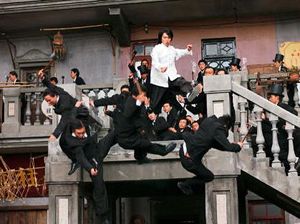 Sinopsis Film Kung Fu Hustle, Laga dan Komedi dalam Perang Geng Kapak