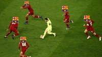 Kini, Messi bak seorang diri di Barcelona. Dalam wawancaranya, Messi sudah lama ingin pergi karena sudah tak merasa nyaman di klub dan ingin memberikan kesempatan pada pemain muda lainnya. (Foto: Twitter)