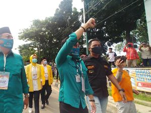 Daftar ke KPUD, Petahana Calon Wali Kota Tangsel Ungkit Pencapaian Daftar ke KPUD, Petahana Calon Wali Kota Tangsel Ungkit Pencapaian