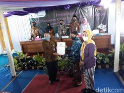 Berpakaian Adat Jawa, Wabup Petahana Daftar Pilkada Gunungkidul