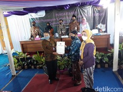 Berpakaian Adat Jawa, Wabup Petahana Daftar Pilkada Gunungkidul