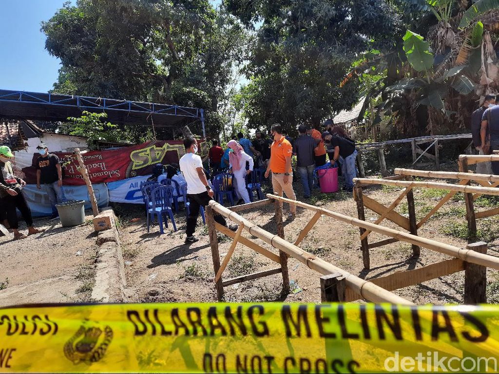 Makam Warga Situbondo Dibongkar, Keluarga Curiga Korban Dibunuh