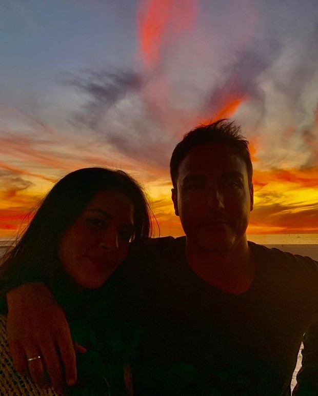 Hamish dan Raisa terlihat sedang berada di suasana sore menjelang malam