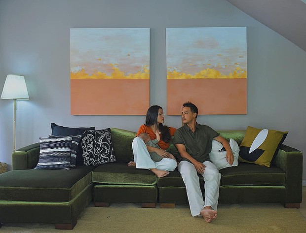 Baik itu Raisa maupun Hamish saling menatap mesra mata masing-masing.