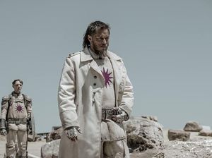 Raised by Wolves, Kendali Manusia di Tangan Android