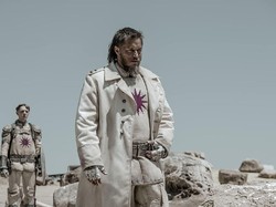 Raised by Wolves, Kendali Manusia di Tangan Android