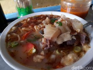 Nyam! Sop Kaki Sapi Spesial Pak Karto di Jl Biak Jakpus Nyam! Sop Kaki Sapi Spesial Pak Karto di Jl Biak Jakpus