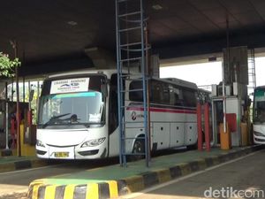 Sopir Sambut Gembira Penundaan Kenaikan Tarif Tol Cipularang-Padaleunyi