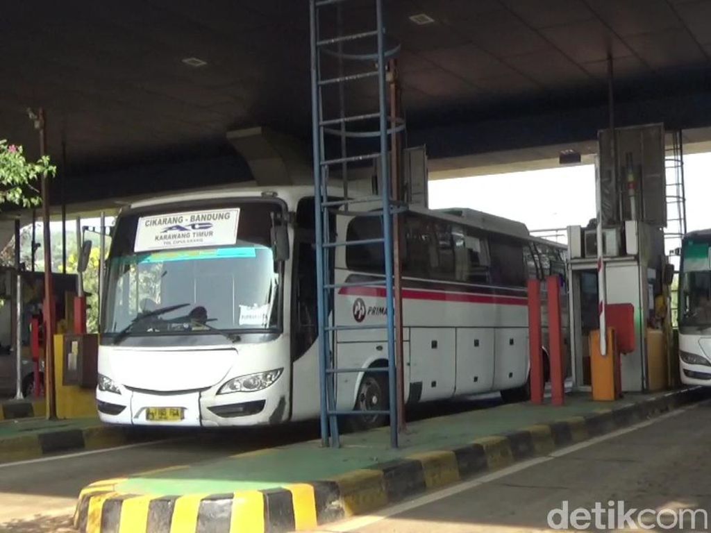 Sopir Sambut Gembira Penundaan Kenaikan Tarif Tol Cipularang-Padaleunyi Sopir Sambut Gembira Penundaan Kenaikan Tarif Tol Cipularang-Padaleunyi