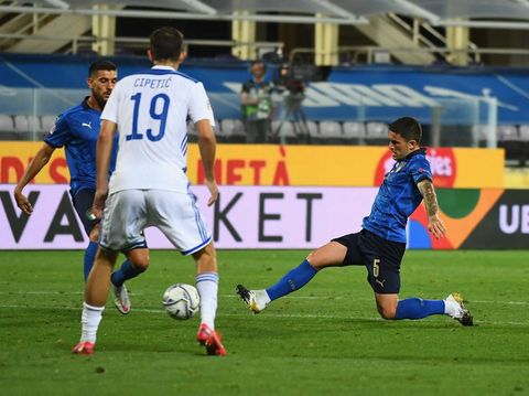 FLORENCE, ITALY - SEPTEMBER 4: Stefano Sensi of FC Internazionale scores the first goal during the UEFA Nations League group stage match between Italy and Bosnia and Herzegovina at Artemio Franchi on September 4, 2020 in Florence , Italy.  (Photo by Claudio Villa / Getty Images)