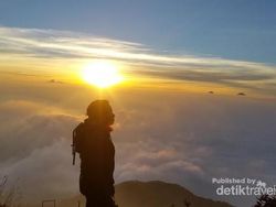 Syahdunya Sunrise Gunung Slamet via Bambangan