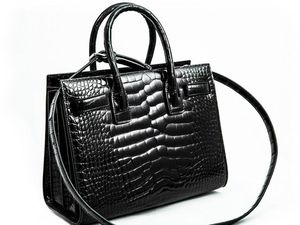 Tas dari Kulit Buaya Seharga Rp 278 Juta Terpaksa Dihancurkan, karena Apa? Tas dari Kulit Buaya Seharga Rp 278 Juta Terpaksa Dihancurkan, karena Apa?