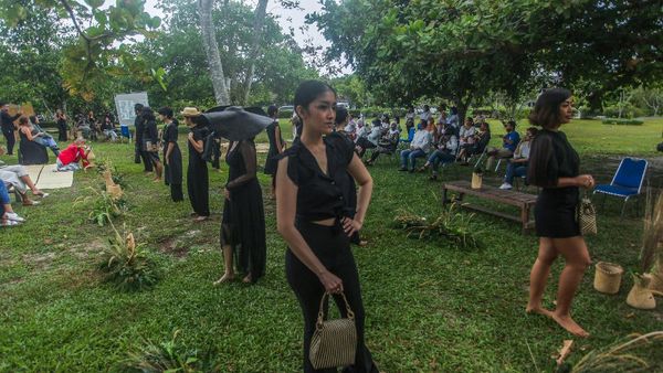 Beragam Kerajinan Rotan Wanita Dayak Dipamerkan