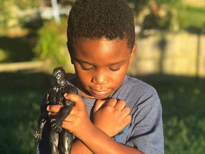 Mengharukan, Potret Anak-anak Beri Penghormatan ke Black Panther