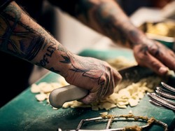 Dipecat Karena Bertato, Chef Ini Dapat Ganti Rugi Rp 805 Juta