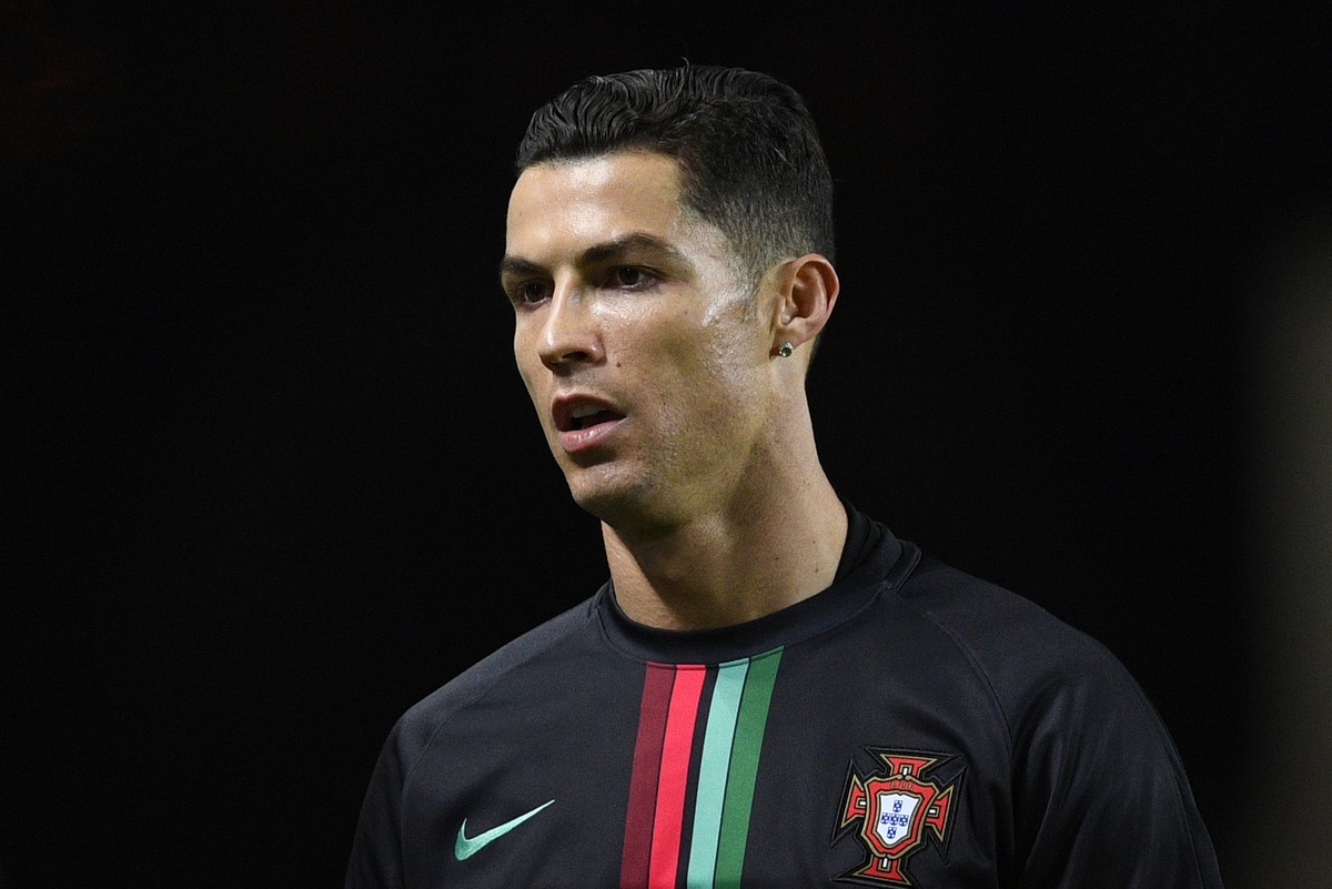 Kena Corona, Cristiano Ronaldo Cuma Mau Main Bola (Getty Images/Octavio Passos)